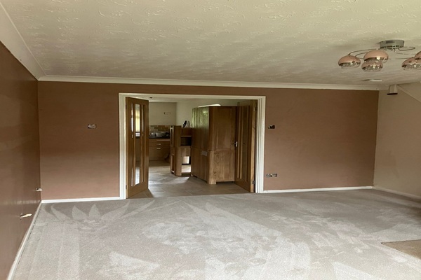Why Plaster Cracks Appear? How Professional Plasterers Fix Them